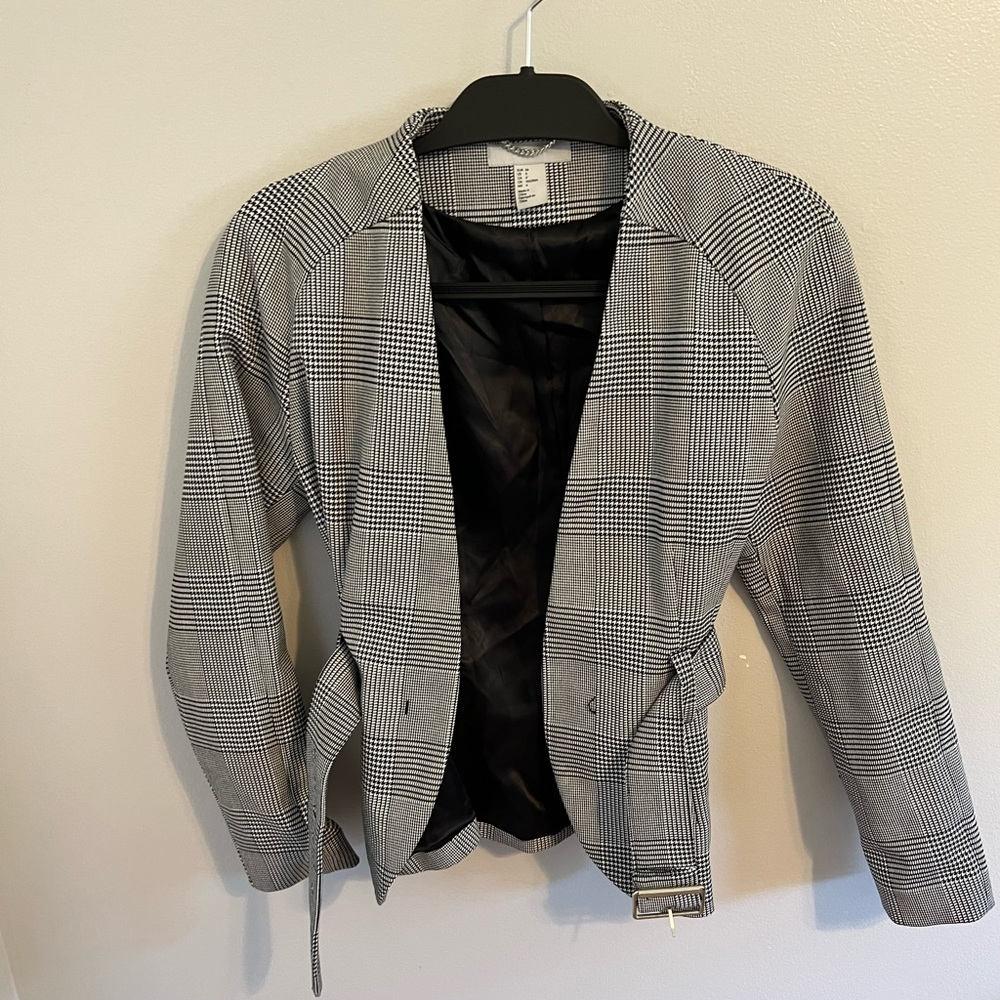 H&M houndstooth belted suit jacket